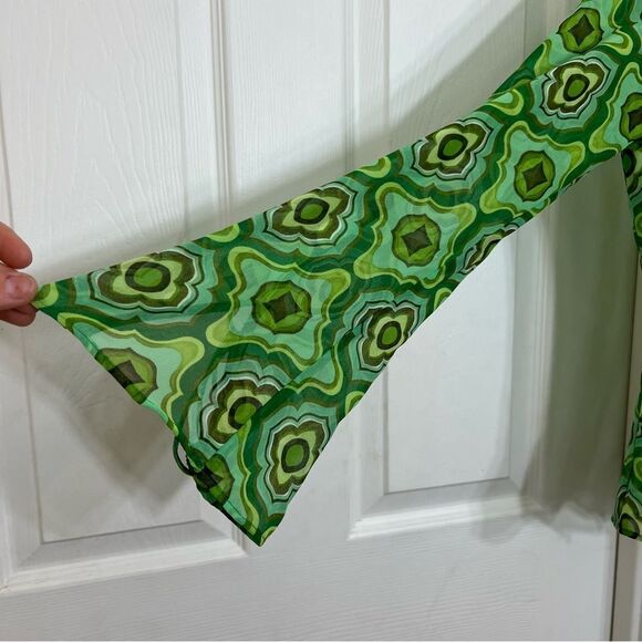 Zara Sheer Green Printed Geo 70’s Retro Hippiecore Bell Sleeve Top New Size S - Picture 9 of 14